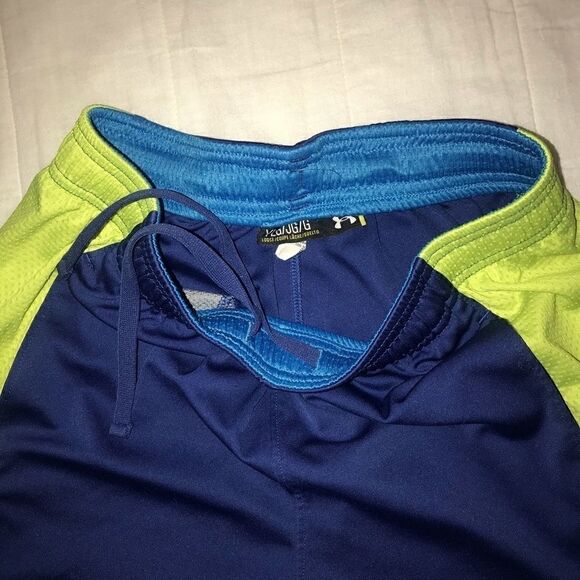 Under Armour boys athletic shorts size YLG - Picture 2 of 3